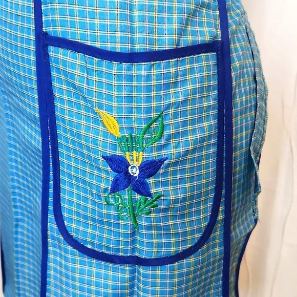 Vintage Plaid Smock Apron - Picture 2 of 3